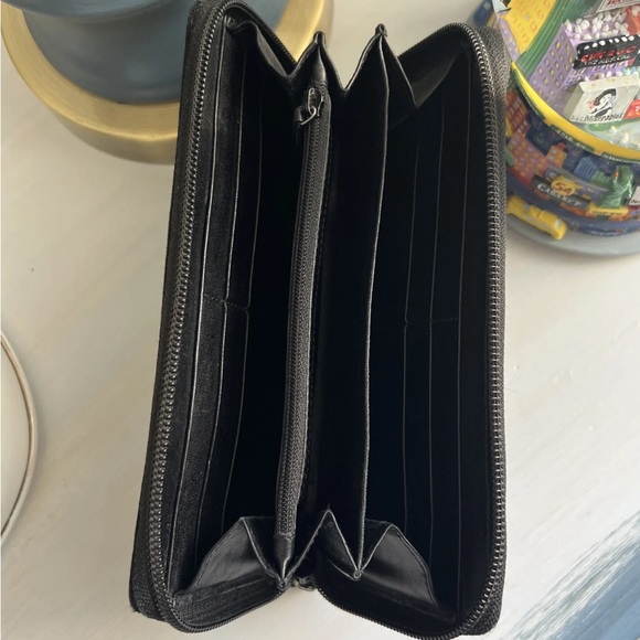 GUCCI Wallet (AUTHENTIC) - Picture 3 of 3